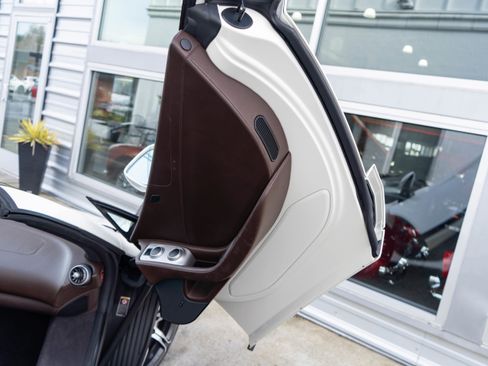 Used 2015 McLaren 650S Spider image 27