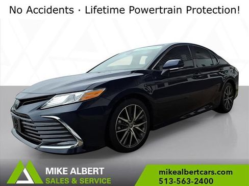 Used 2022 Toyota Camry XLE image 3