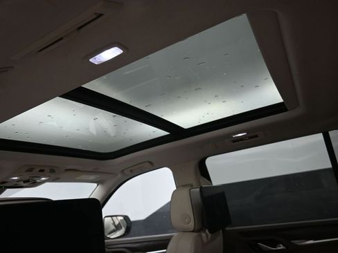 Used 2021 GMC Yukon XL Denali w/ Denali Ultimate Package AWD/4WD image 2