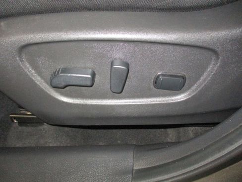 Used 2020 Nissan Rogue SV image 17