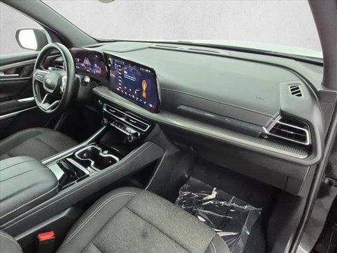 Used 2024 Chevrolet Traverse LT FWD image 24