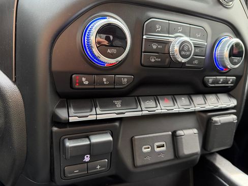 Used 2023 GMC Sierra 2500 AT4 image 57