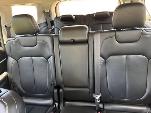 Used 2023 Jeep Grand Cherokee L Limited image 17