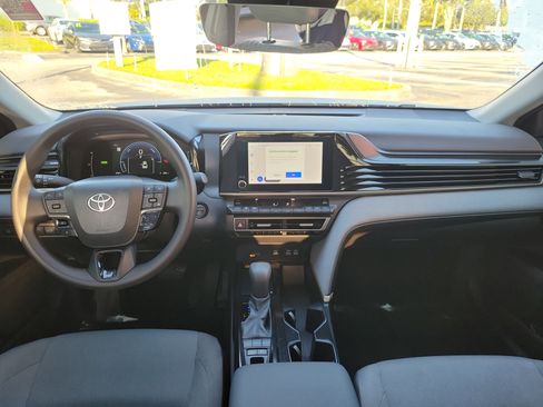 Used 2025 Toyota Camry LE image 10