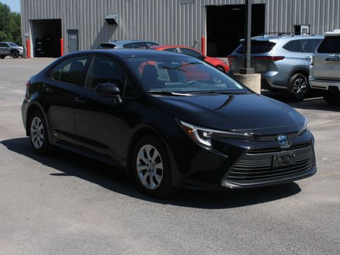 Used 2023 Toyota Corolla LE w/ Carpet Mat Package (TMS) AWD/4WD image 3