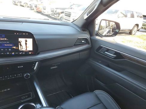 Used 2025 Chevrolet Suburban Premier RWD image 13