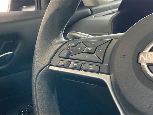 Used 2025 Nissan Altima 2.5 SV FWD image 8