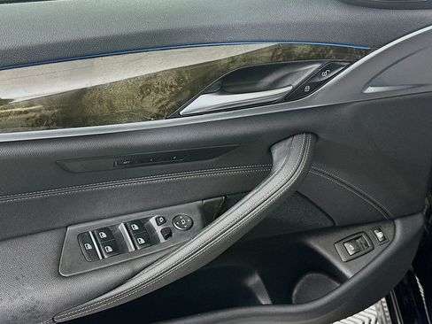 Used 2021 BMW 530e w/ M Sport Package RWD image 15