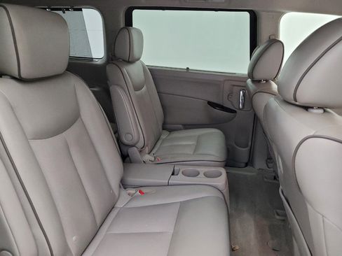Used 2016 Nissan Quest Platinum image 19