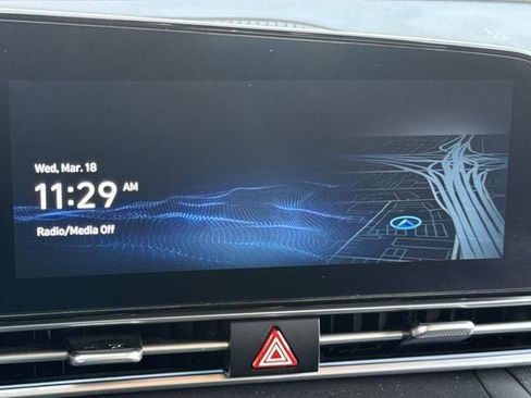 Used 2023 Hyundai Elantra Limited image 18