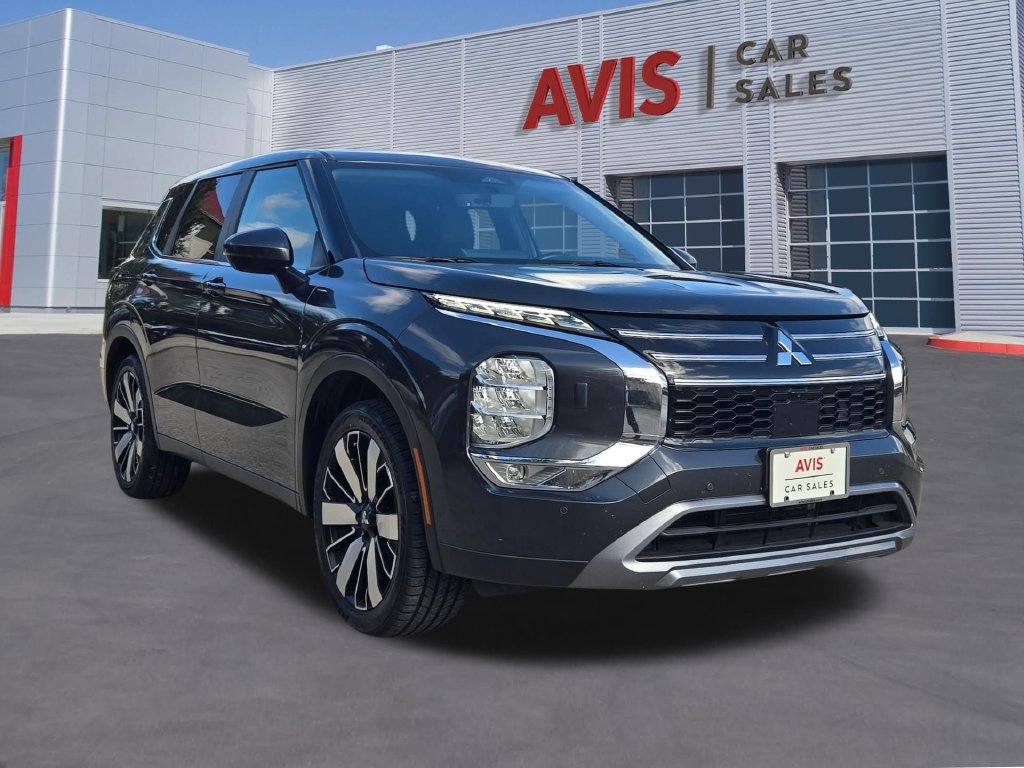 Used 2025 Mitsubishi Outlander SE AWD/4WD image 3
