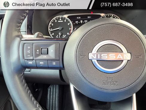 Used 2024 Nissan Pathfinder SL FWD image 27