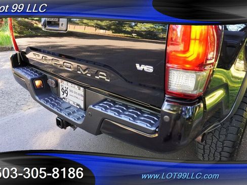 Used 2017 Toyota Tacoma TRD Off-Road w/ Premium & Technology Package AWD/4WD image 32