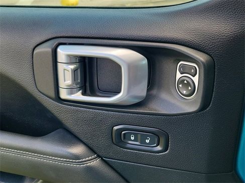 Used 2019 Jeep Wrangler Unlimited Sahara image 18