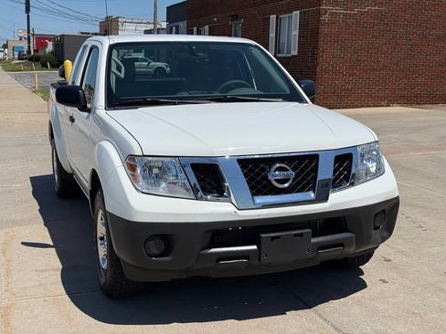 Used 2019 Nissan Frontier S RWD image 3