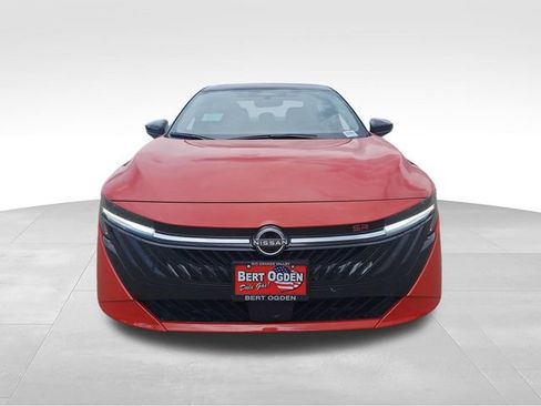 New 2026 Nissan Sentra SR w/ SR Premium Package FWD image 2
