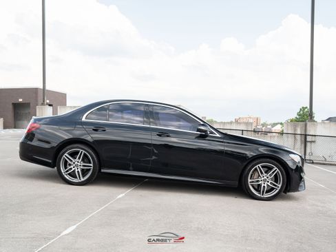 Used 2018 Mercedes-Benz E 300 4MATIC w/ AMG Line Exterior image 8