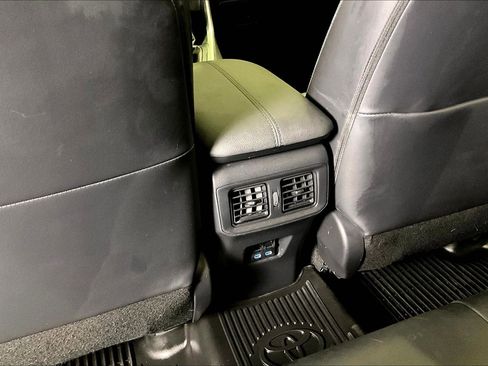 Used 2022 Toyota RAV4 Limited image 10