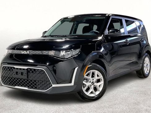 Used 2025 Kia Soul LX FWD image 14