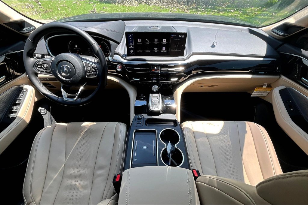 Used 2025 Acura MDX w/ Technology Package FWD image 2