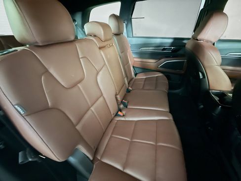 Used 2024 Kia Telluride EX image 36