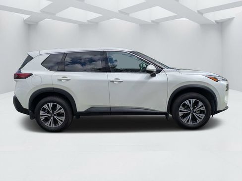 Used 2021 Nissan Rogue SV FWD image 2