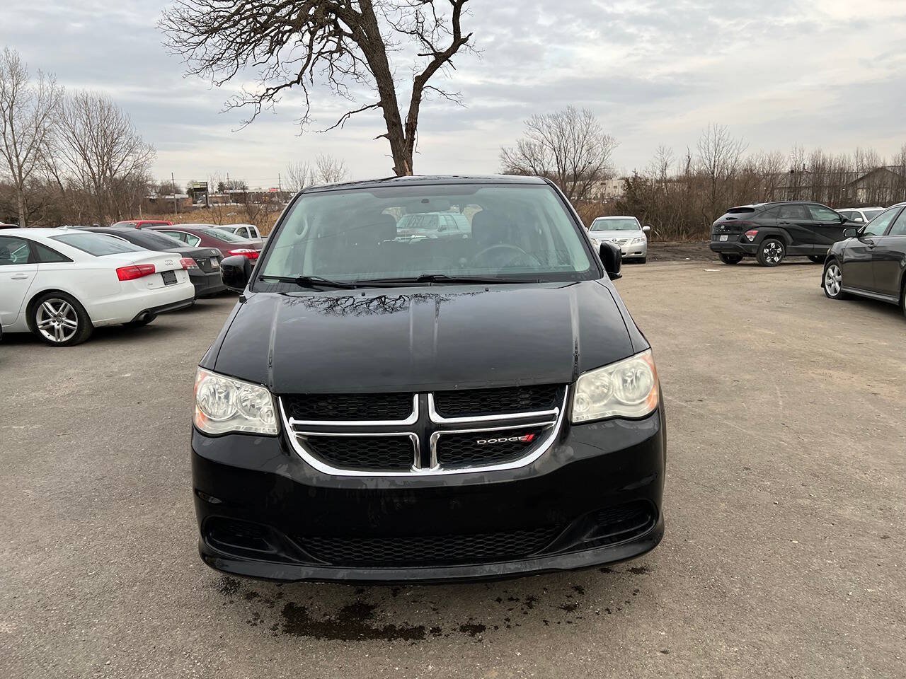 Used 2012 Dodge Grand Caravan SE FWD image 2
