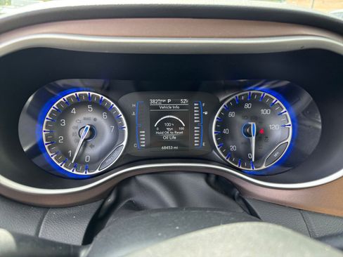 Used 2023 Chrysler Voyager LX FWD image 39
