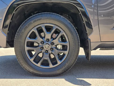 Used 2025 Toyota Tundra Platinum image 27