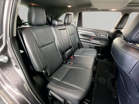 Used 2019 Toyota Highlander Limited FWD image 23
