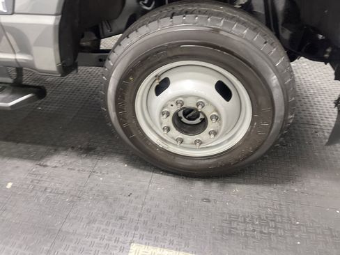 Used 2025 Ford F350 XLT image 28