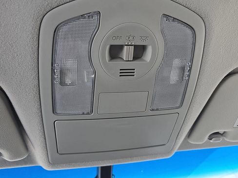 Used 2014 Toyota Prius V Five image 21