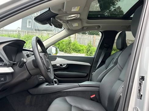 Used 2024 Volvo XC90 B5 Core w/ Climate Package AWD/4WD image 10