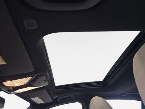 Used 2025 BMW 330i Sedan w/ M Sport Package image 28