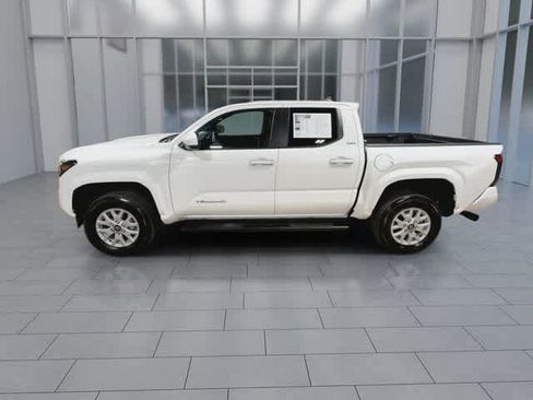 Used 2026 Toyota Tacoma SR5 AWD/4WD image 5