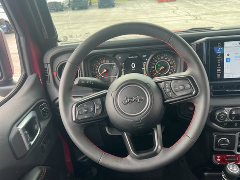 Used 2024 Jeep Gladiator Rubicon AWD/4WD image 24
