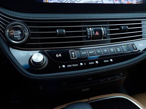 Used 2022 Lexus LS 500 AWD w/ Luxury Package image 19