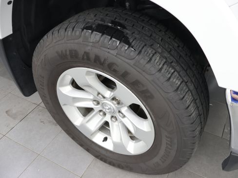 Used 2019 RAM 1500 Laramie AWD/4WD image 3