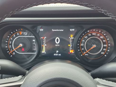 Used 2025 Jeep Gladiator Mojave AWD/4WD image 11
