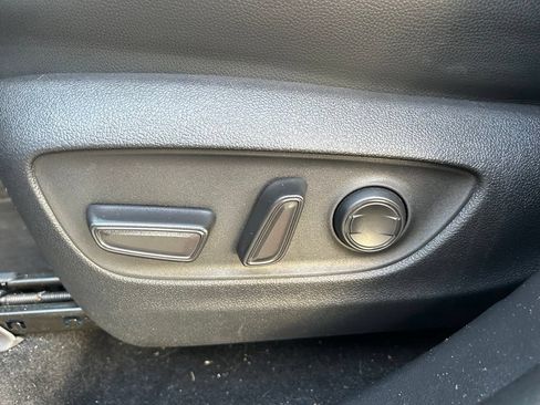 Used 2023 Toyota Highlander XLE FWD image 18