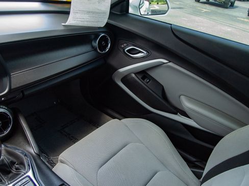 Used 2022 Chevrolet Camaro LT RWD image 15