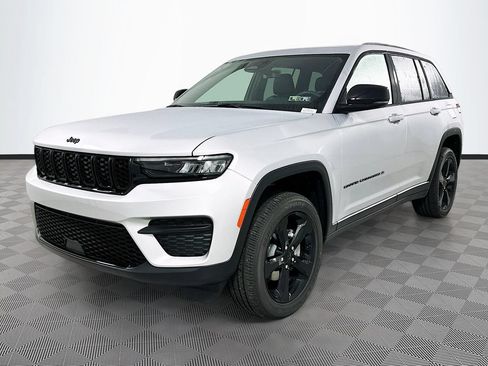 New 2025 Jeep Grand Cherokee Altitude AWD/4WD image 22