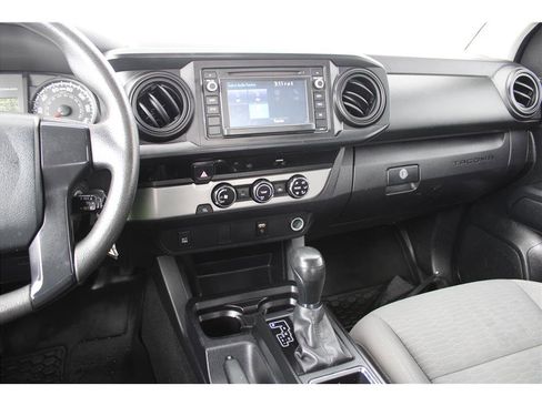 Used 2017 Toyota Tacoma SR5 RWD image 18
