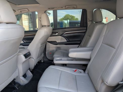 Used 2015 Toyota Highlander Limited FWD image 19