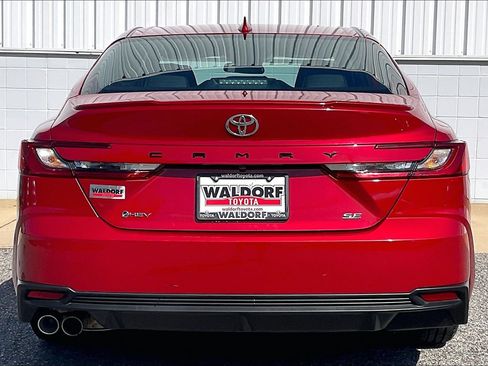 Used 2025 Toyota Camry SE FWD image 5