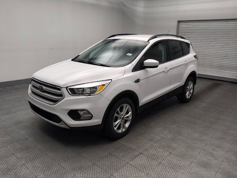 Used 2018 Ford Escape SE FWD image 2