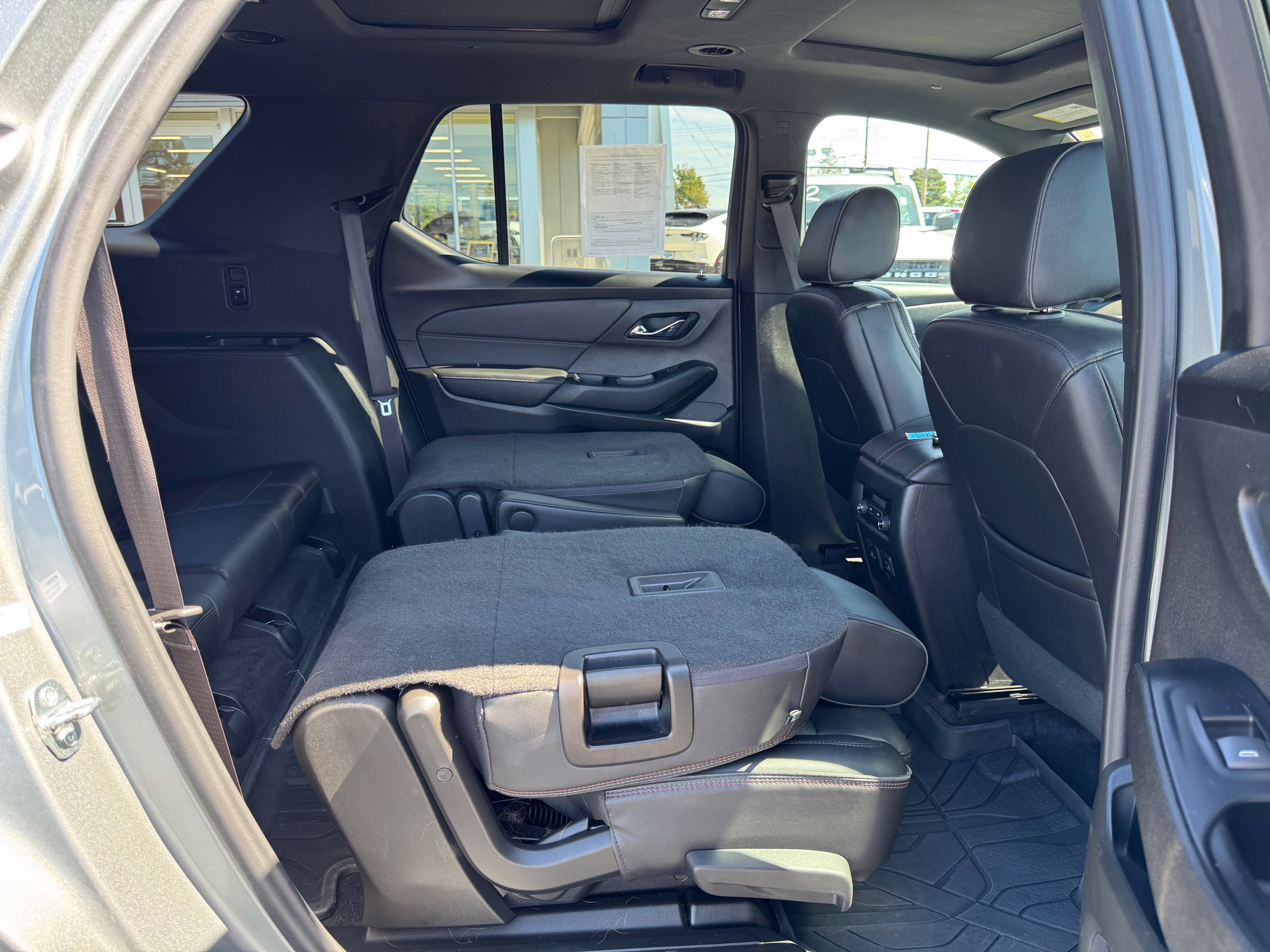 Used 2023 Chevrolet Traverse RS w/ LPO, Cargo Package AWD/4WD image 31