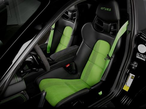 Used 2019 Porsche 911 GT3 RS RWD image 3