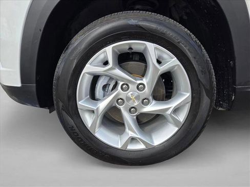 Used 2025 Chevrolet Trax LS w/ LS Convenience Package image 24