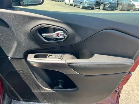 Used 2019 Jeep Cherokee Limited AWD/4WD image 9